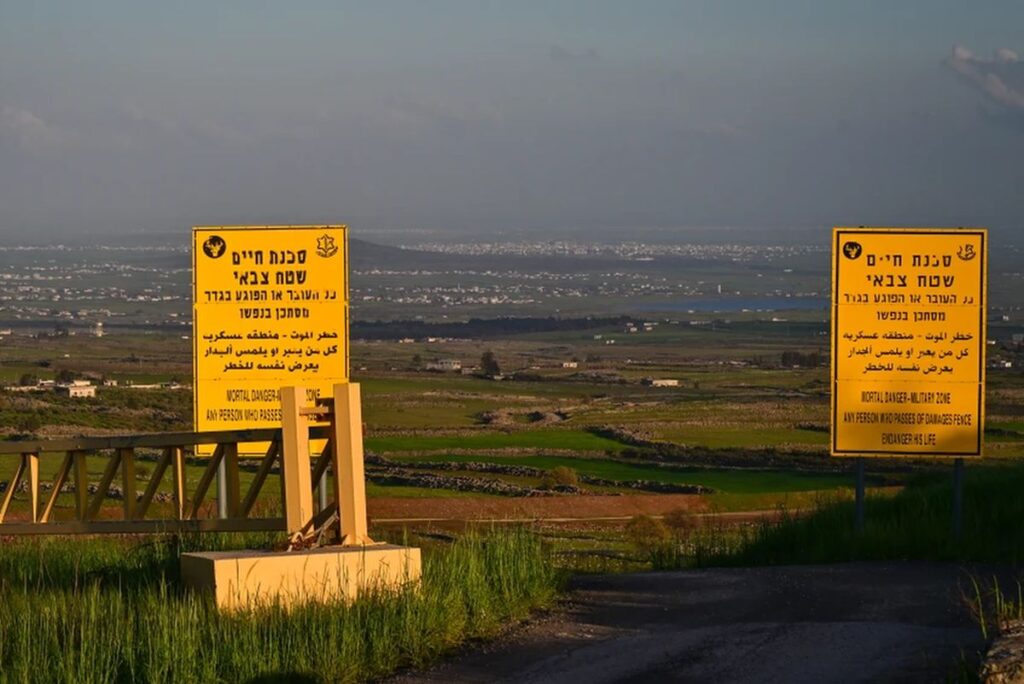 Blick von der israelischen Seiter der Golanhöhen über die Grenze nach Syrien