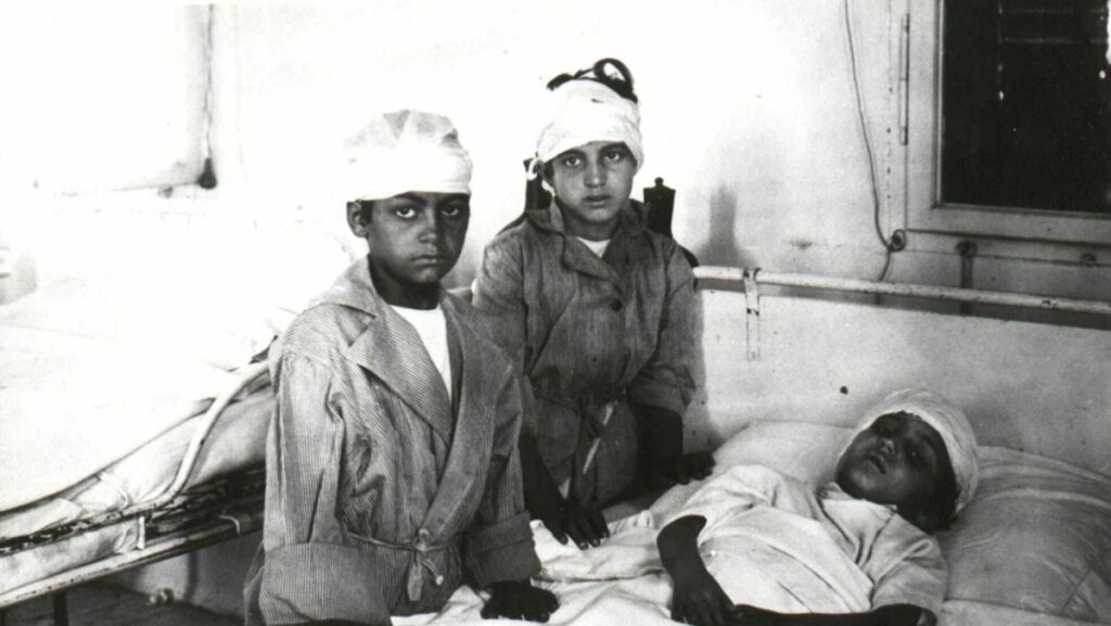 Beim Pogrom von Hebron verletzte jüdische Kinder im Hadassah-Krankenhaus in Jerusalem