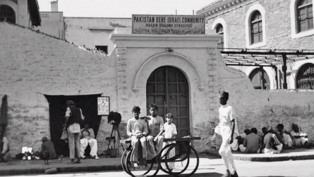 Pakistan: Der Eingang zur Magain-Shalome-Synagoge in Karatschi im Jahr 1951