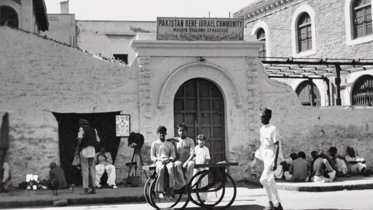Pakistan: Der Eingang zur Magain-Shalome-Synagoge in Karatschi im Jahr 1951
