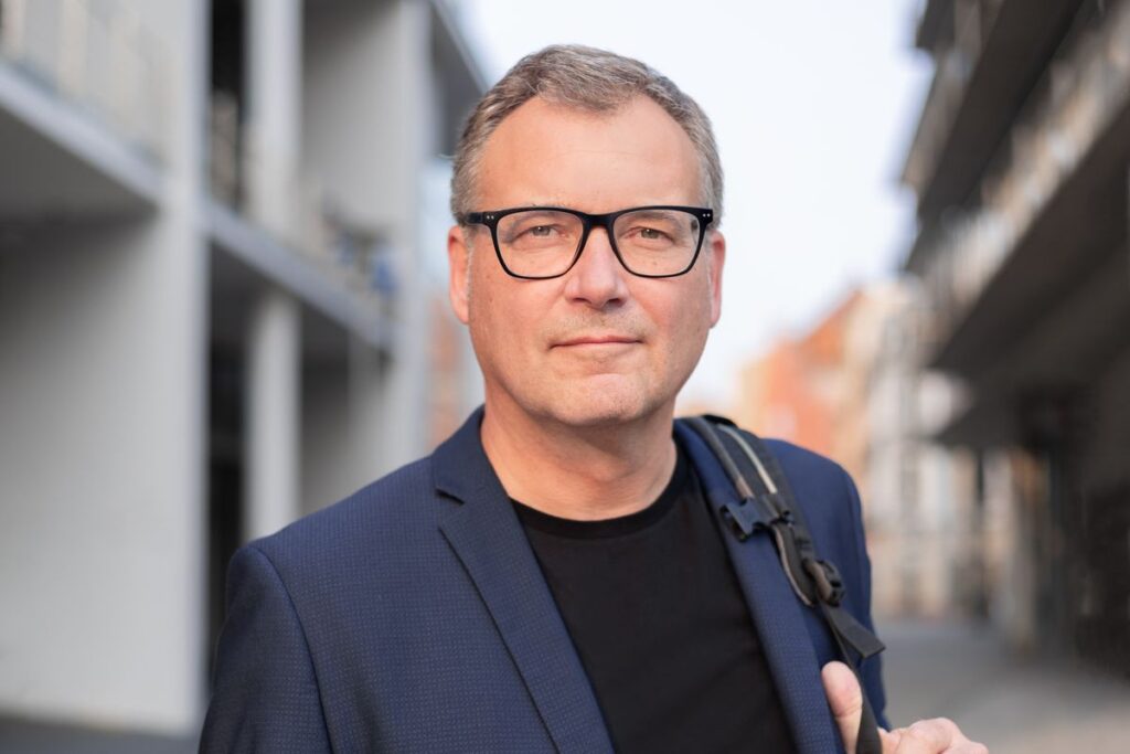 Sascha Adamek im Mena-Interview: »Islamistische Netzwerke setzen auf langfristigen Einfluss«
