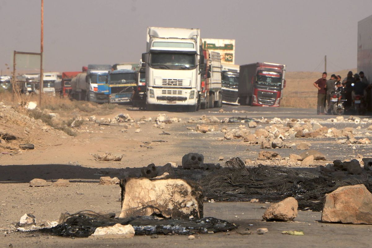 Straßensperre im Zuge der landesweiten Proteste gegen die Erhöhung der Kraftstoffpreise in Syrien