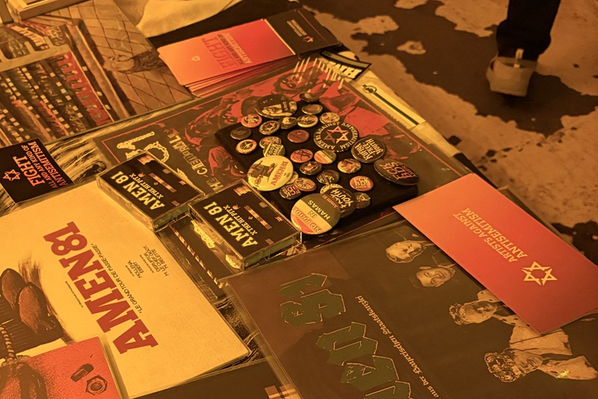 Flyer gegen Antisemitismus auf einem Konzert in Köln