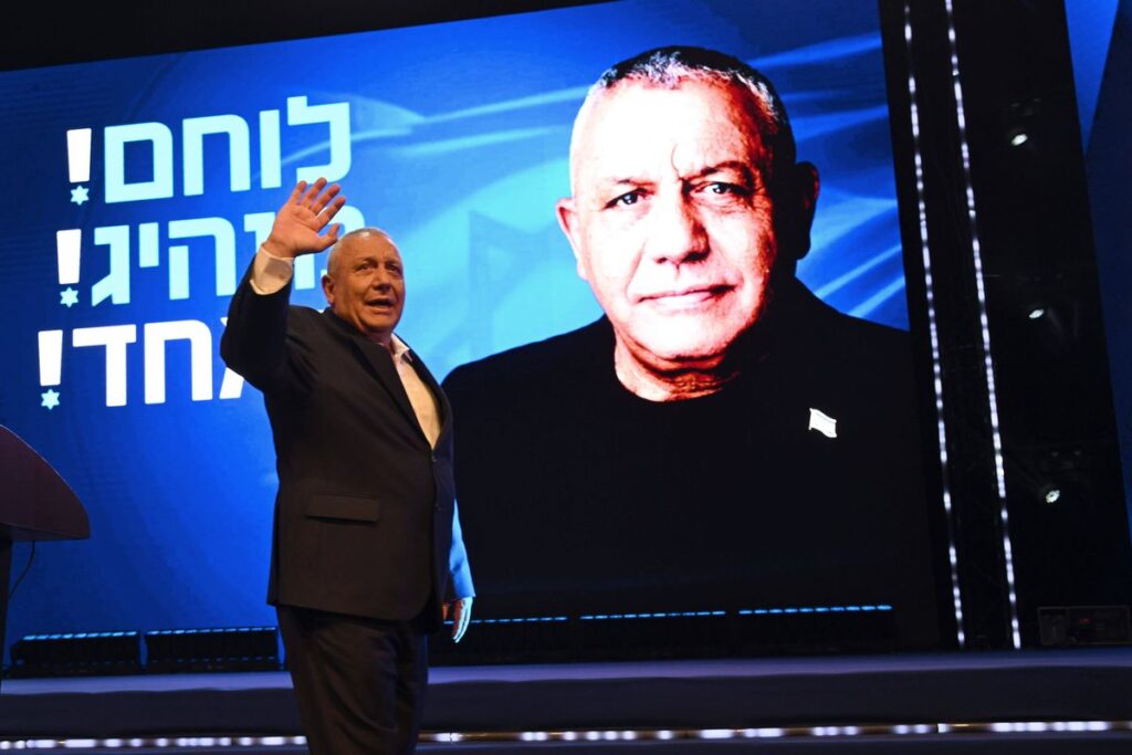 Der momentan stärkste Netanjahu-Herausforderer Gadi Eisenkot bei einer Wahlkampfveranstaltung in Rosh HaAyin