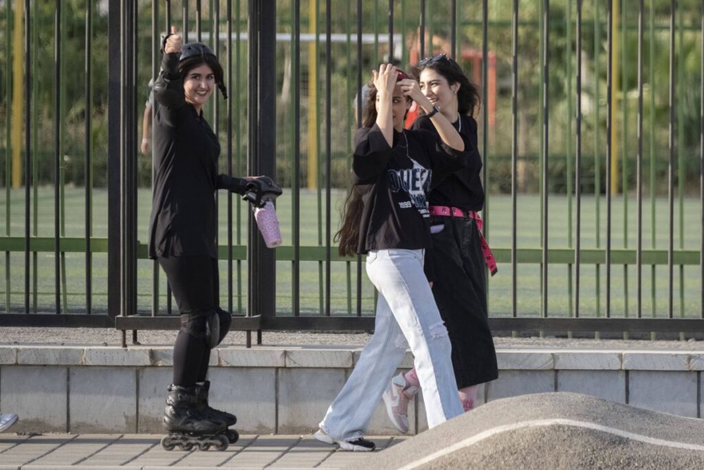 Was bedeutet es, dass sich das iranische Regime derzeit nicht in der Lage sieht. Die Hidschab-Pflicht rigoros durchzusetzen