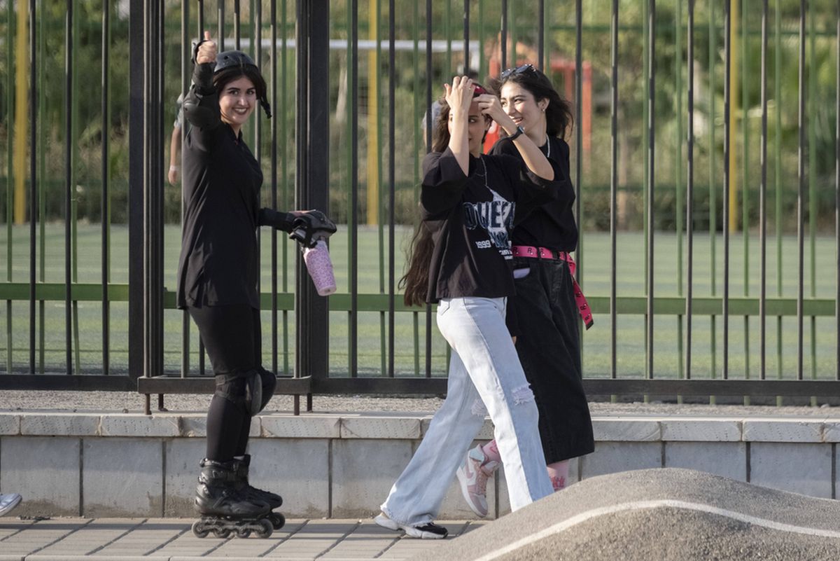 Was bedeutet es, dass sich das iranische Regime derzeit nicht in der Lage sieht. Die Hidschab-Pflicht rigoros durchzusetzen