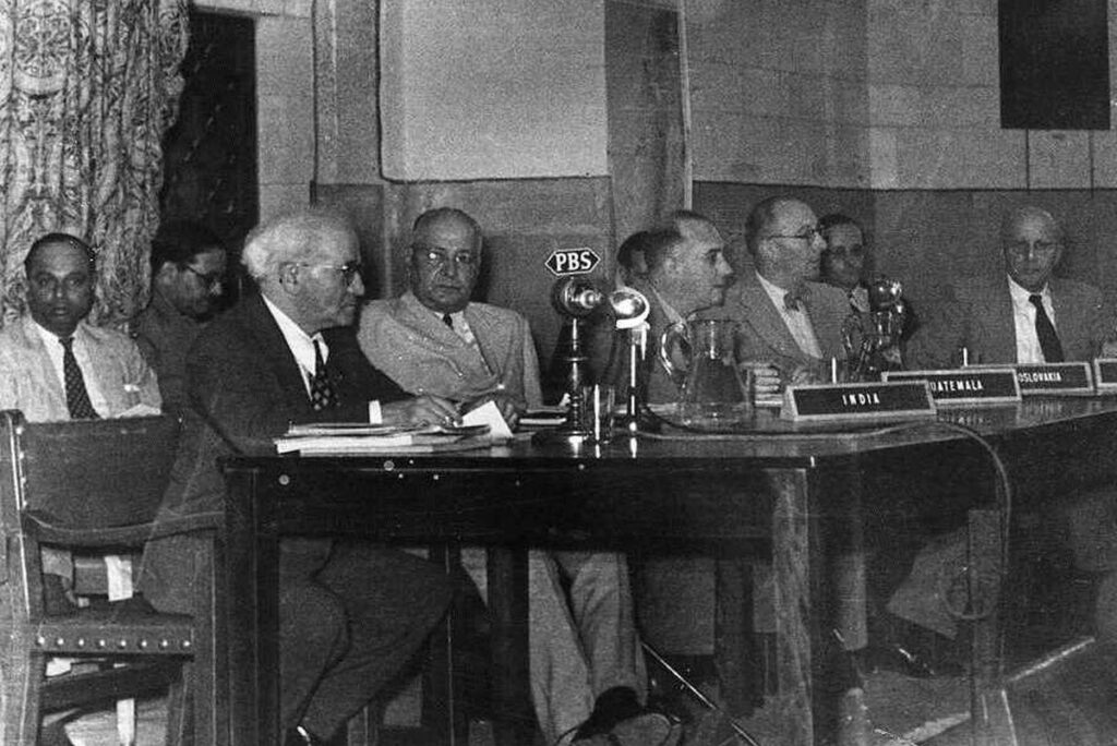 David Ben-Gurion bei seiner Befragung durch den Sonderausschuss der Vereinten Nationen für Palästina (UNSCOP)