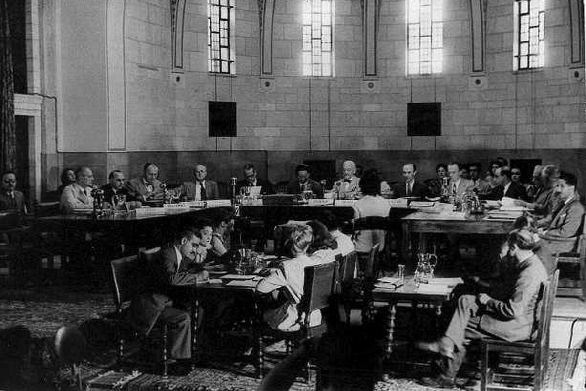Der Sonderausschuss der Vereinten Nationen für Palästina (UNSCOP) bei der Arbeit im YMCA-Gebäude in Jerusalem
