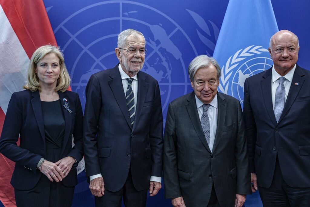 Österreichs Außenministerin, Bundespräsident und Bundeskanzler mit UNO-Generalsekretär Guterres