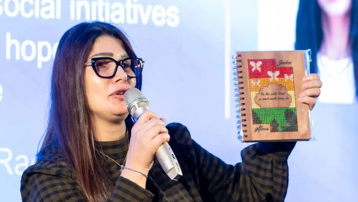 Die Drusin Naela Fakher Eldin hält am 21. Oktober 2026 auf einer Konferenz zum Thema Resilienz in Obergaliläa eine Rede