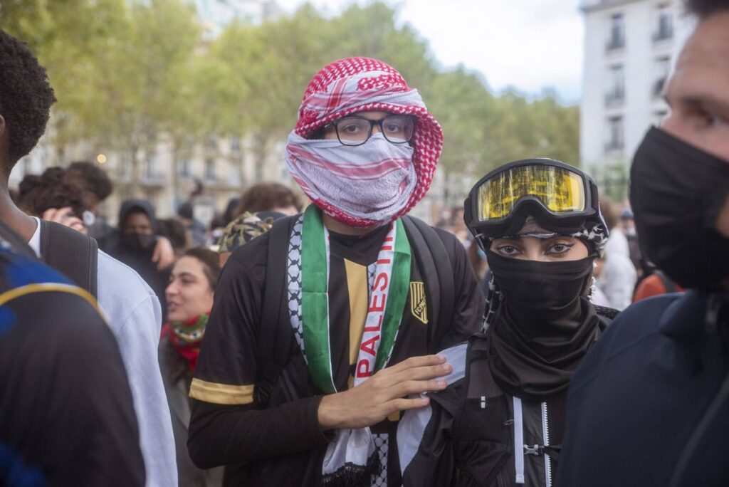 Palästinenserflaggen beim Schülerprotest in Frankreich