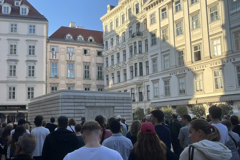 Gedenkkundgebung für die Opfer des 7. Oktober auf dem Wiener Judenplatz