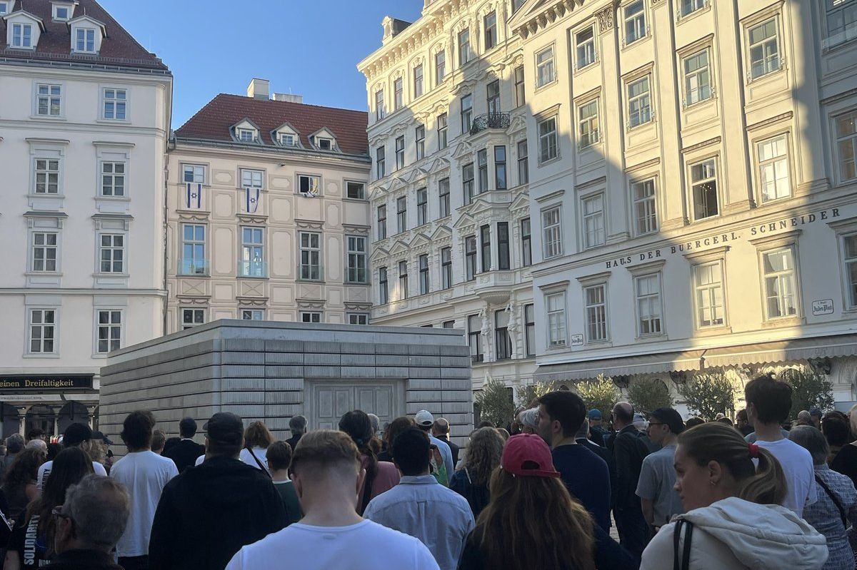 Gedenkkundgebung für die Opfer des 7. Oktober auf dem Wiener Judenplatz