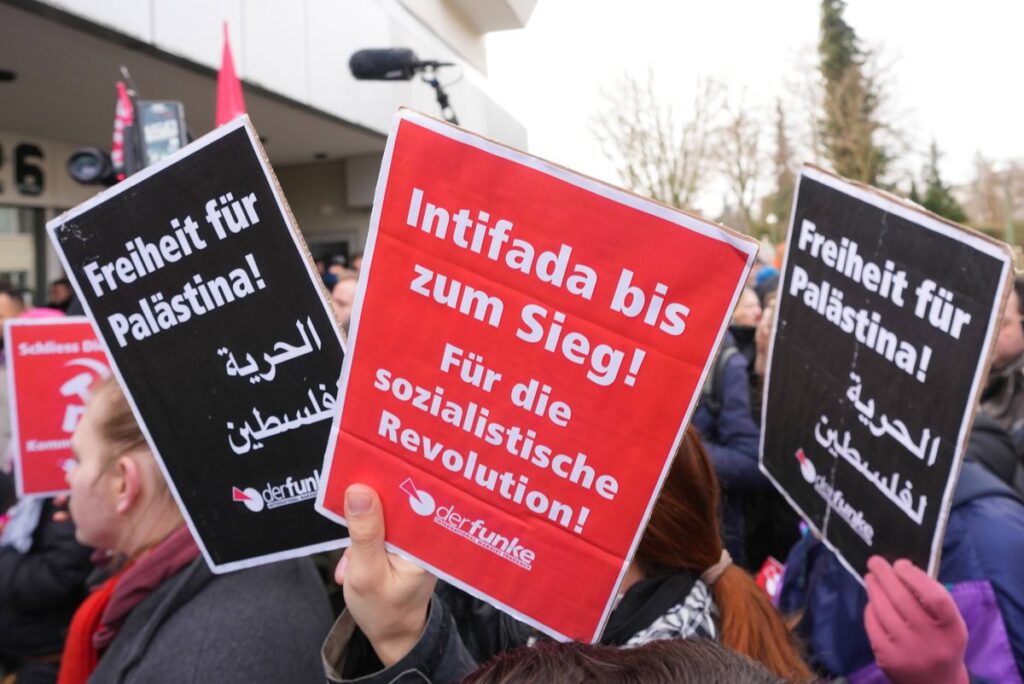 »Intifada bis zum Sieg«: Propalästinensische Demonstration in Berlin