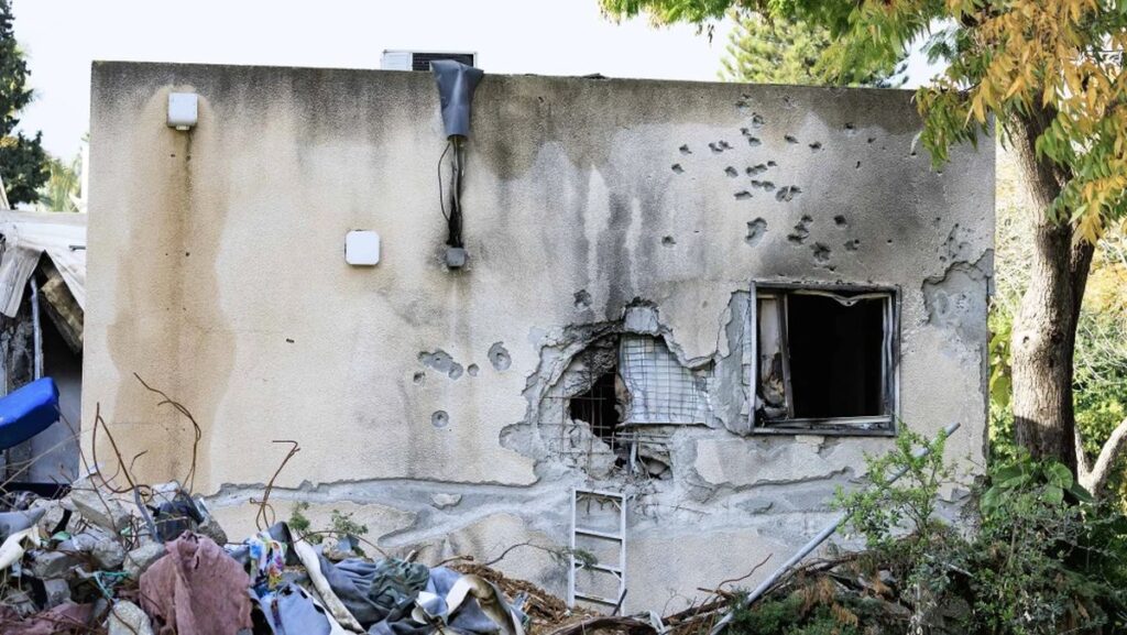 Zerstörungen in Kfar Aza nach dem Hamas-Massaker vom 7. Oktober