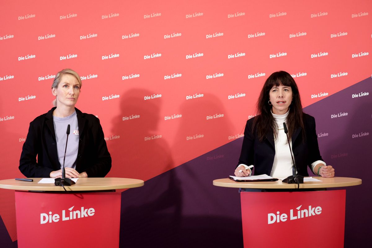 Die Linke-Bundesvorsitzende Ines Schwerdtner und Berliner Spitzenkandidatin Elif Eralp