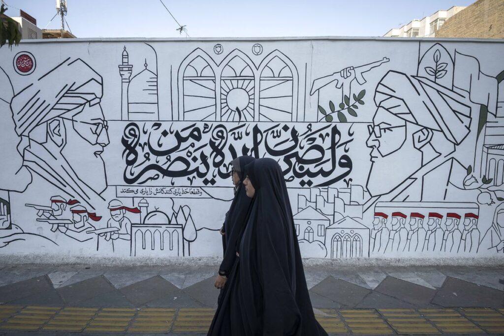 Irans Oberster Führer Mojtaba Khamenei soll sich mit Justizchef Gholamhossein Mohseni Ejei sich mit getroffen haben