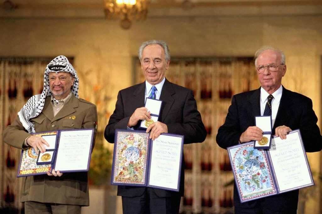 Oslo-Abkommen: 1994 erhalten Arafat, Rabin und Peres den Friedensnobelpreis in der norwegischen Hauptstadt
