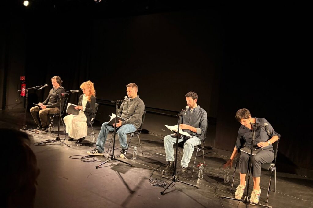 Szenische Lesung »Auch wenn es dunkel ist – Berichte vom 7. Oktober« im Staatstheater Nürnberg