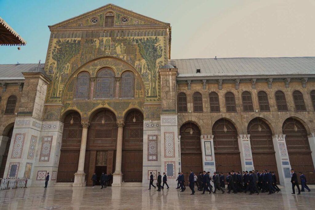 Der irakische Premierminister al-Saidi zu Besuch in der Umayyaden-Moschee in Damaskus